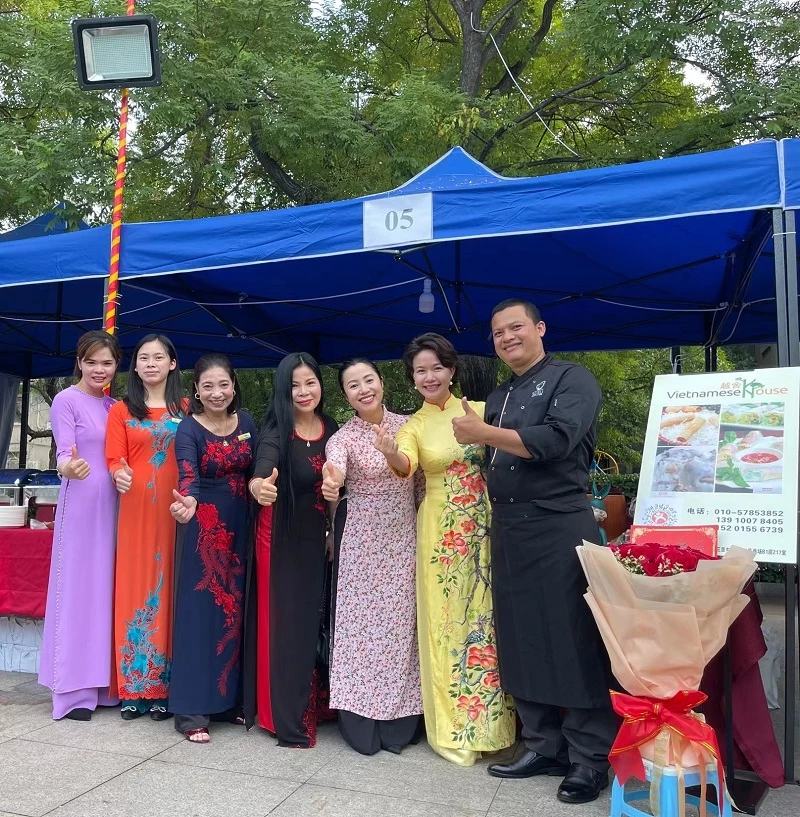 Kiều bào Việt Nam tham gia Lễ hội văn hoá tổ chức tại Đại sự quán Việt Nam tại Trung Quốc, tháng 9/2021.