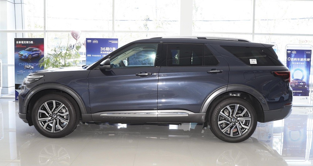 
'Soi' Ford Explorer 2023 'bằng da bằng thịt' tại 'thị trường tỷ dân', giá bằng nửa Explorer tại Việt Nam