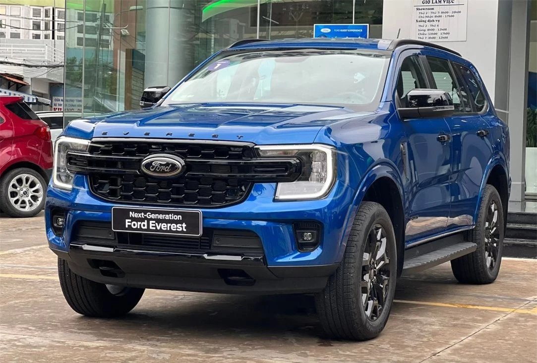 Giá bán Ford Everest 2022 vẫn đang 'ở trên mây', chênh tận 200 triệu đồng 181116