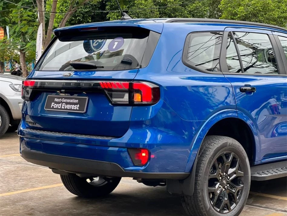 Giá bán Ford Everest 2022 vẫn đang 'ở trên mây', chênh tận 200 triệu đồng 181117