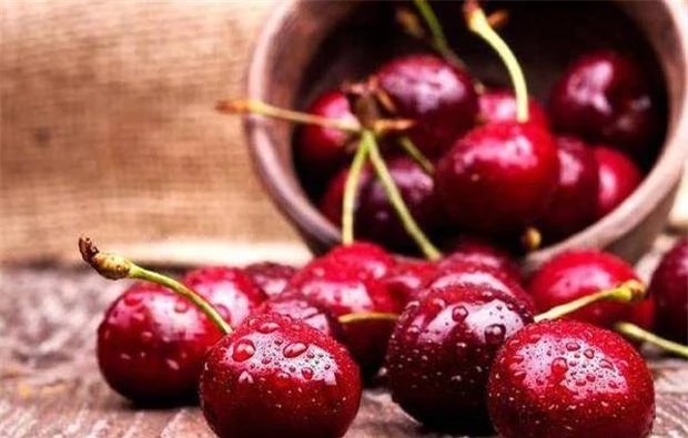 Loại trái cây không nên ăn vào ban đêm vì có thể khiến lượng đường huyết tăng giảm đột ngột - Ảnh 2.