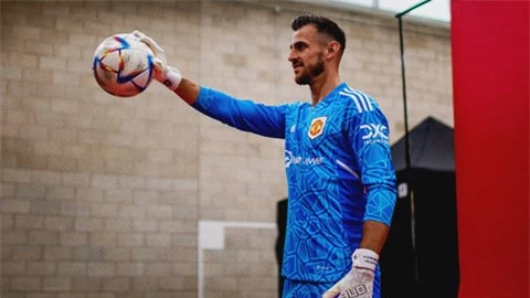 Dubravka gia nhập Man United