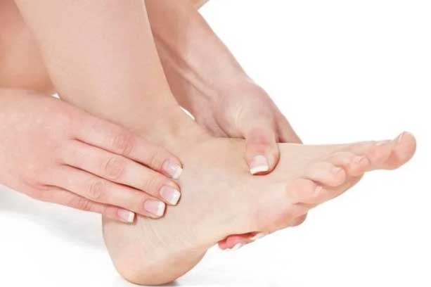 Bàn chân là lá gan thứ 2 của con người, nếu xuất hiện 4 dấu hiệu này cảnh báo bệnh nguy hiểm