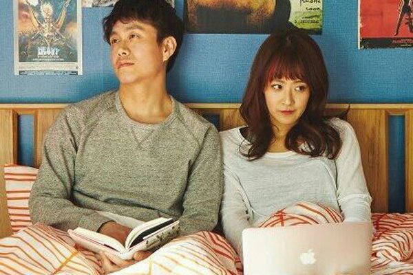 Nhìn người đàn bà đi lại trong nhà, tôi vừa cất câu hỏi bạn trai đã quỳ sụp xuống