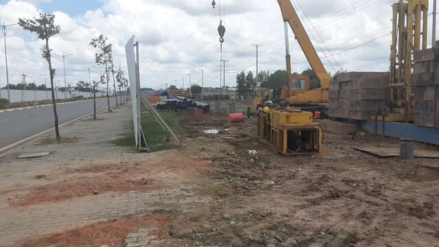 Nhiều khu vực của dự án Imperia Grand Plaza Đức Hòa đang trong quá trình hoàn thiện cơ sở hạ tầng. Nhiều khu vực của dự án Imperia Grand Plaza Đức Hòa đang trong quá trình hoàn thiện cơ sở hạ tầng.
