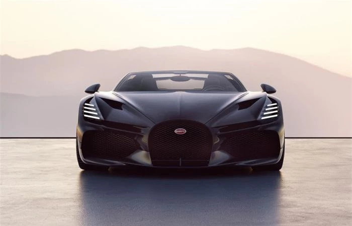 Bugatti cho biết, hãng sẽ sản xuất tổng cộng 99 chiếc Mistral với giá bán mỗi chiếc khởi điểm từ 5 triệu USD (khoảng hơn 110 tỷ đồng). Tất nhiên cả 99 chiếc đều đã được bán hết từ trước khi ra mắt và khách hàng phải đợi đến năm 2024 để có thể nhận xe.