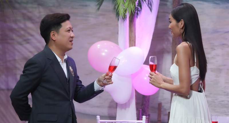 Á hậu Thảo Nhi Lê ngỡ ngàng khi được Trường Giang cầu hôn