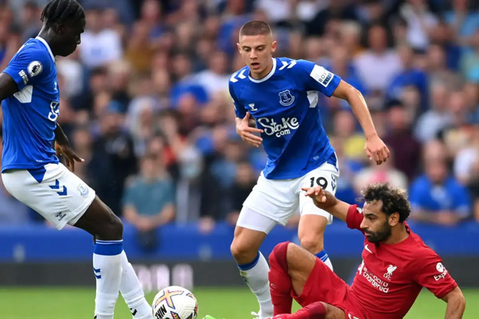 Salah sa sút vì bị Lisandro Martinez 'ám'?