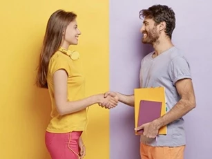 Ranh giới bất thành văn khi làm bạn với người yêu cũ