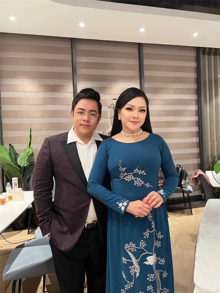 Quang Lê tiết lộ hát đám cưới nhà đại gia cát-xê nửa tỷ đồng