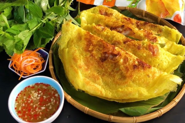 3 cách pha bột bánh xèo vàng, giòn rụm, rán không dính chảo, ngon như ngoài hàng