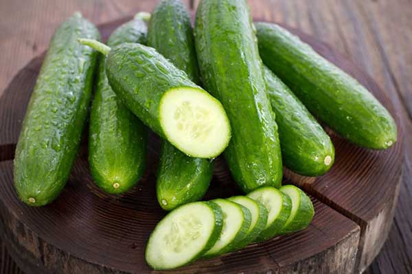 Thả quả dưa chuột vào tủ quần áo để đuổi gián, sáng hôm sau cả nhà "ngả nón kính phục"