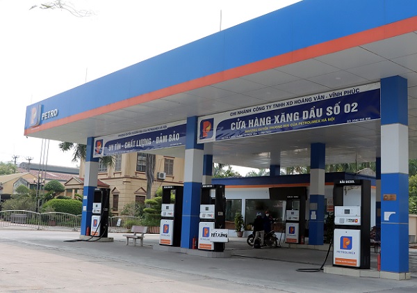 Một số cửa hàng tại Hà Nội, Vĩnh Phúc, Thái Nguyên treo biển hết xăng 