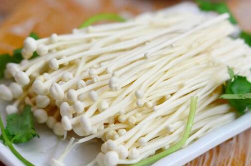 Sai lầm khi ăn nấm kim châm dễ gây ngộ độc, đừng dại thử