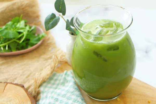 Uống nước rau má giải nhiệt phạm 4 sai lầm này rước độc, hại hơn cả thạch tín