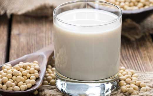 Uống sữa đậu nành kết hợp với 1 nguyên liệu "bí mật", bạn sẽ thấy vòng 1 tăng kích thước rõ rệt