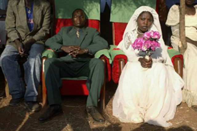 Vùng đất nơi con gái phải học 'yêu' từ sớm, bố mẹ thuê trai trẻ tới ngủ với con gái mình