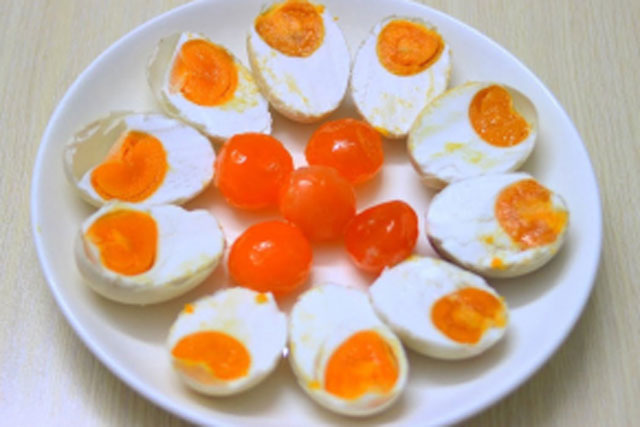 3 cách làm trứng muối tại nhà đơn giản, đảm bảo thành công ngay từ lần đầu