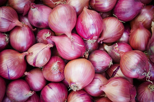 Mua hành khô về nhớ làm việc này, để cả năm không sợ mốc hỏng, thối mềm