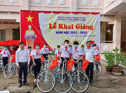 Cần Thơ: 35 chiếc xe đạp, gần 7000 quyển tập trao tặng học sinh nghèo vượt khó