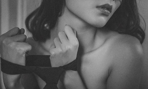 Sau đêm mặn nồng đầu tiên, tôi một mực chia tay người yêu "soái ca" dù anh vô cùng tốt