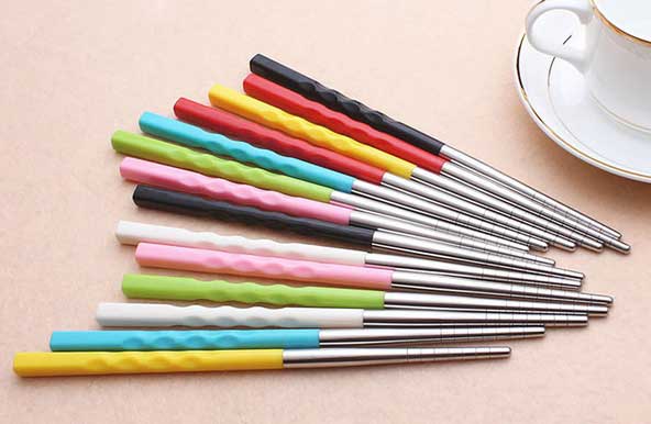 Loại đũa nhiều người ưa dùng chứa chất cực độc, bác sĩ khuyến cáo "bỏ ngay"