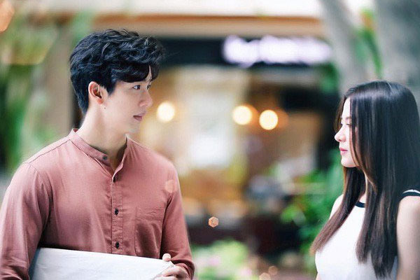 Được vợ giám đốc xin việc cho với mức lương khá cao, thế mà giờ lại được sếp tặng 50 triệu khiến tôi choáng váng