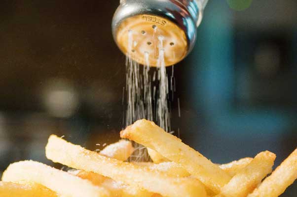 Chớ dại ăn muối theo 2 cách này kẻo suy thận, hại gan