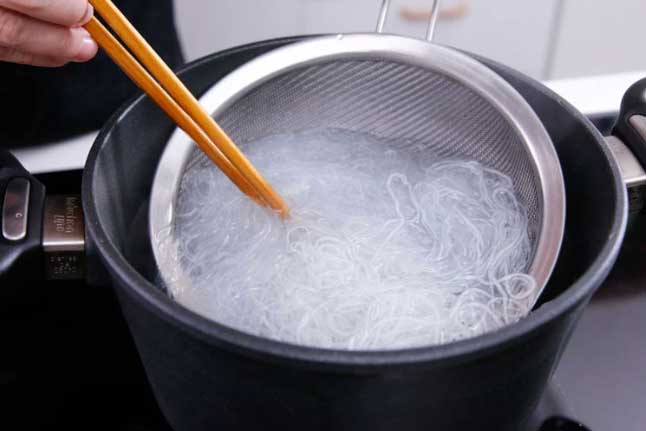 Miến xào theo cách này đảm bảo không khô dính, lại béo ngậy thơm ngon, giàu dinh dưỡng vô cùng