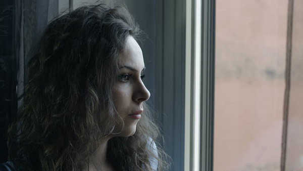 Khoe ảnh album kỉ niệm 5 năm ngày cưới lên mạng, tôi nhận lại được 'cú tức nghẹn họng'