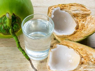Uống nước dừa rất bổ nhưng nếu uống sai cách cũng hóa thuốc độc gây hại cơ thể