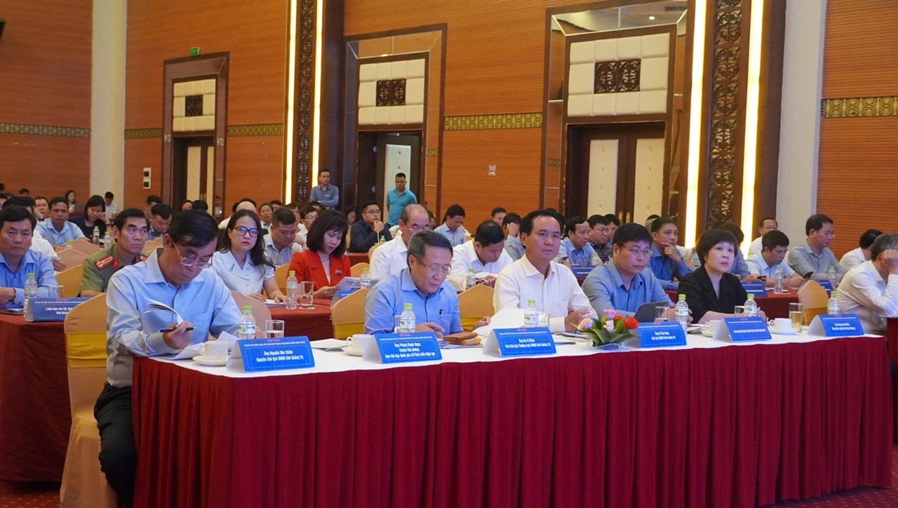 Hội thảo có hơn 200 đại biểu là đại diện UBND tỉnh Quảng Trị, Ban Chỉ đạo Quốc gia về phát triển điện lực, Hiệp hội Năng lượng sạch Việt Nam...