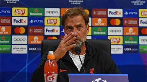 Klopp mắng phóng viên vì câu hỏi 'đáng xấu hổ'