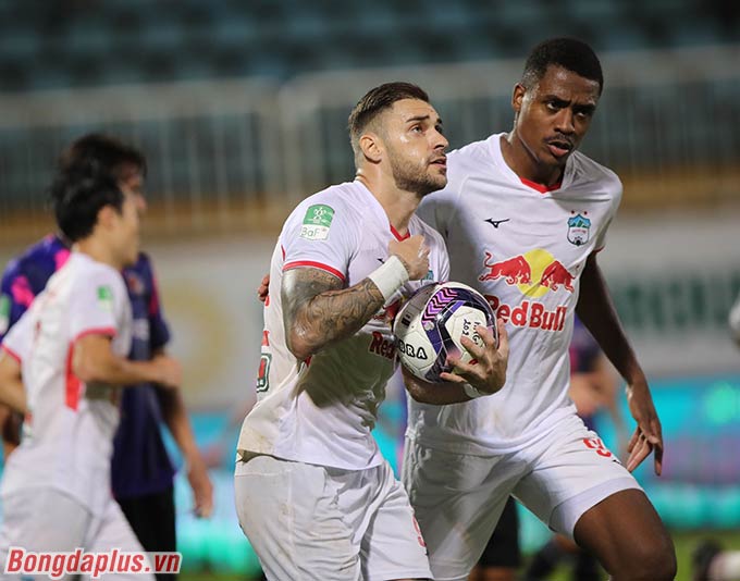 HAGL may mắn vào bán kết Cúp Quốc gia sau khi thắng Sài Gòn FC trên 'loạt đấu súng'