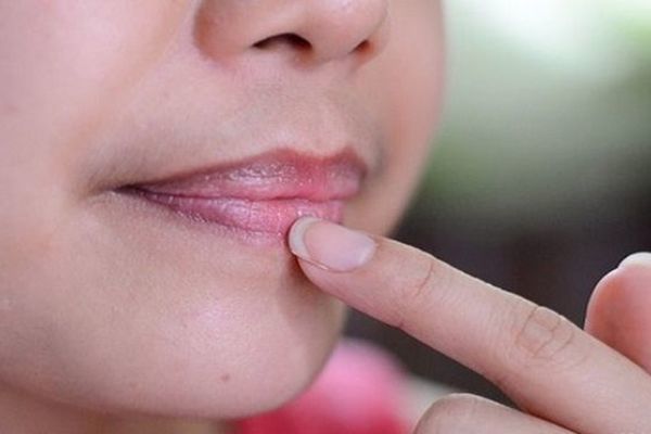 Thấy có 4 dấu hiệu nhỏ này trên môi, mặt, tay, hãy đến gặp bác sĩ ngay lập tức