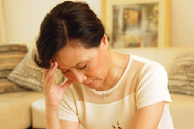 Bị nhắc mang đồ lót ra sau nhà phơi, chị dâu tôi cáu kỉnh mắng mẹ chồng: 'Sao mẹ rách việc thế nhỉ?'