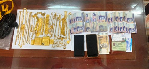 Tạm giữ đối tượng vận chuyển gần 2 kg vàng trái phép  qua biên giới