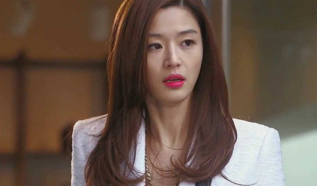 Mẹ chồng thấy con trai giặt đồ bèn đùng đùng nổi giận quát mắng, con dâu liền đáp lại khiến bà sững sờ im bặt