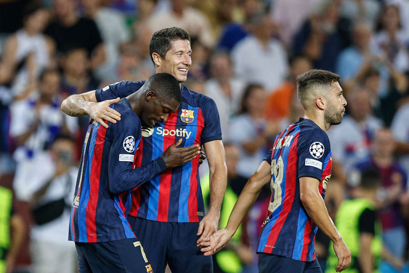 Lewandowski lập hat-trick, Barca đại thắng 5-1 ở trận mở màn Champions League