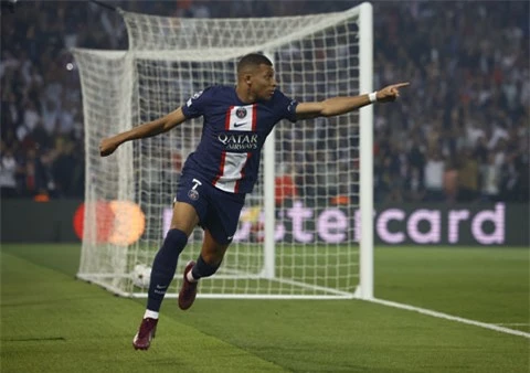 Mbappe ăn mừng sau khi ghi bàn vào lưới Juventus