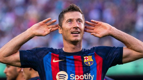 Cú hat-trick của Lewandowski đến Ronaldo cũng chưa làm được