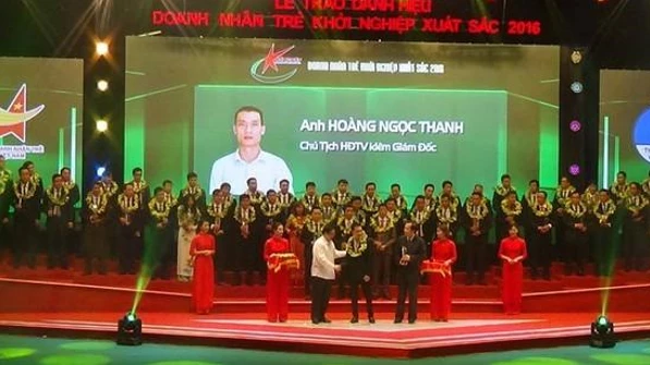 Ông Hoàng Ngọc Thanh tại lễ trao danh hiệu doanh nhân trẻ khởi nghiệp xuất sắc năm 2016.