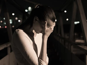 Mẹ chồng không cho tôi bước chân vào nhà vì đã gửi con cho bà để cùng chồng đi du lịch