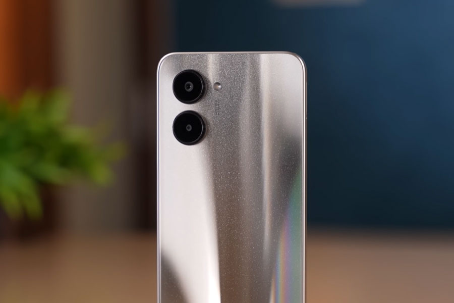 Smartphone RAM 4 GB, pin ‘khủng’, giá rẻ bất ngờ