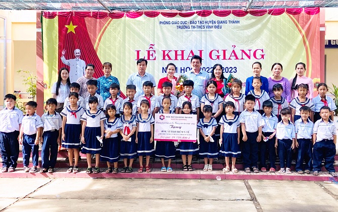Hội Nữ doanh nhân tỉnh Kiên Giang đang đỡ đầu cho 31 trẻ em có cha, mẹ bị mất trong đợt đại dịch COVID-19 vừa qua.
