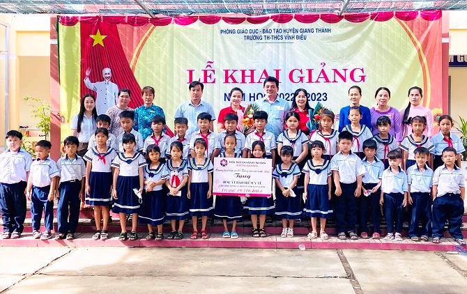 Hội Nữ doanh nhân tỉnh Kiên Giang đang đỡ đầu cho 31 trẻ em có cha, mẹ bị mất trong đợt đại dịch COVID-19 vừa qua.