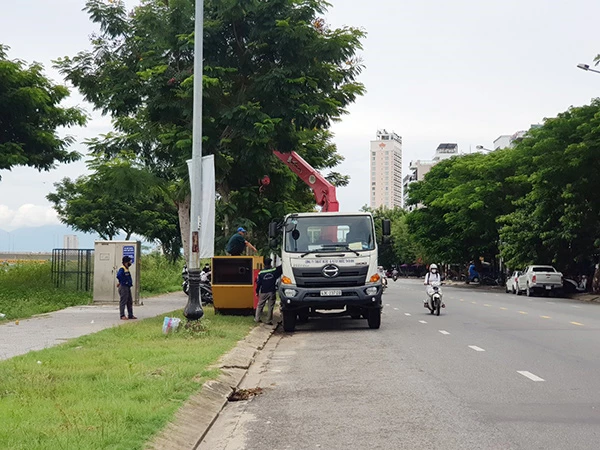 tuyến ống thu gom nước thải đổ ra sông Hàn và sông Cổ Cò được bố trí dọc tuyến đường Chương Dương và đường Phạm Hữu Nhật