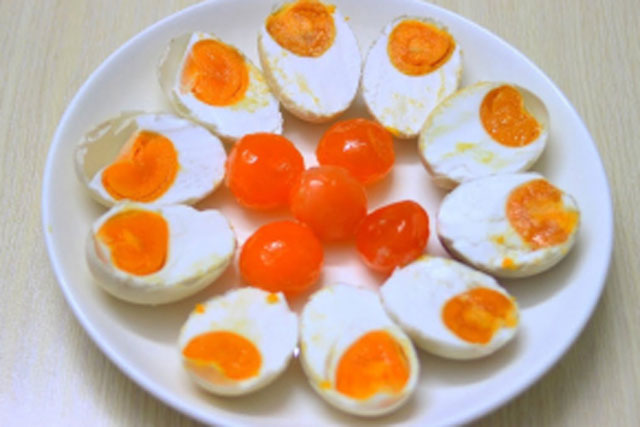 3 cách làm trứng muối tại nhà đơn giản, đảm bảo thành công ngay từ lần đầu