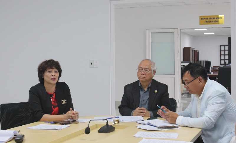 bà Nguyễn Thị Bích Huệ - Phó Chủ tịch Hiệp hội Doanh nghiệp tỉnh Lâm Đồng, đề nghị bố trí cán bộ chuyên trách công tác xúc tiến thương mại.