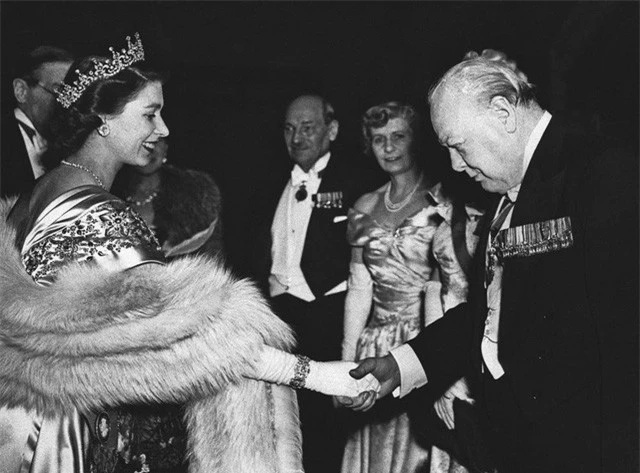 Nữ hoàng Anh Elizabeth II qua đời ở tuổi 96, lãnh đạo thế giới gửi lời chia buồn - Ảnh 1.